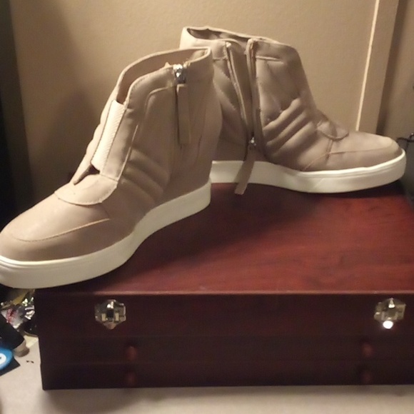 NWOT - Women's Mia Kaleb Wedge Heel Bootie Stone Vegan Suede - Size 9.5M - Picture 6 of 16